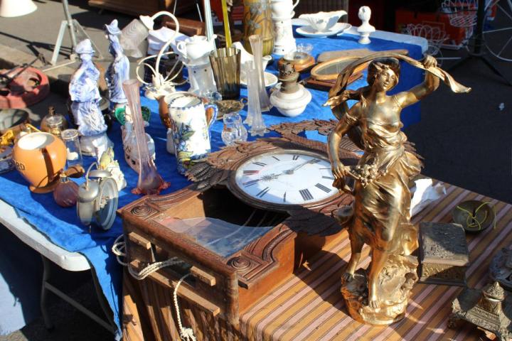 Débarrassez-vous de vos mobiliers obsolètes et faîtes de la place dans vos greniers.